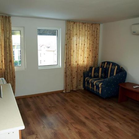 Hotel Chernomorets Buitenkant foto