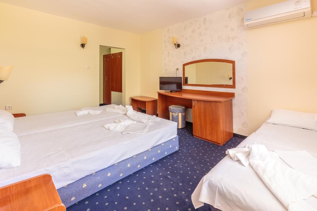 Hotel Chernomorets Buitenkant foto