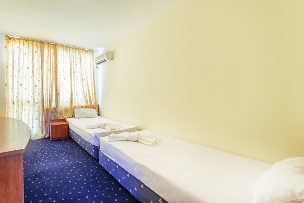 Hotel Chernomorets Buitenkant foto