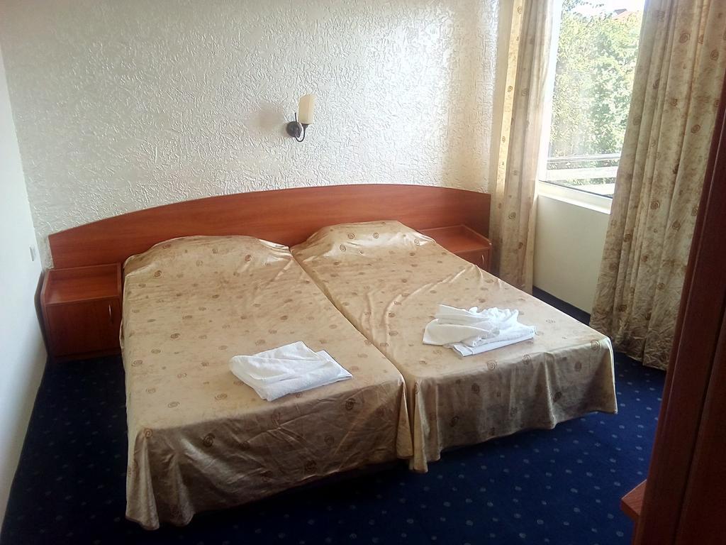 Hotel Chernomorets Buitenkant foto